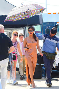 Priyanka-Chopra-on-the-set-of-Isnt-It-Romantic--13.jpg