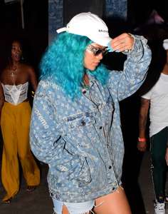 Rihanna--Wearing-a-turquoise-wig-at-a-carnival-event--27.jpg