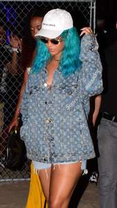 Rihanna--Wearing-a-turquoise-wig-at-a-carnival-event--32.jpg
