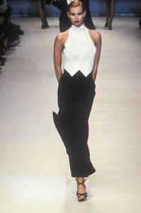 christian-dior-ss-1996-3.thumb.JPEG.3658da17489afecb4f4cf0304d8fdf8b.JPEG