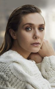 elizabeth-olsen-es-magazine-august-2017-photos-2.jpg
