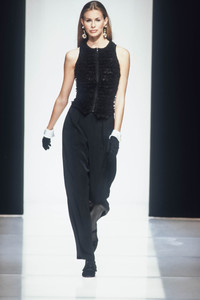 emporio-armani-fw-1992-6.thumb.JPEG.731a20e53a719e59d25ee62e1457b702.JPEG