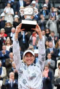 garbine-muguruza-ladies-final-match-winner-at-2016-roland-garros-5.jpg