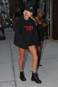 hailey-baldwin-out-in-nyc-72917-10.jpg