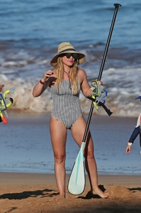 hilary-duff-on-the-beach-in-maui-hawaii-08032017-19.jpg
