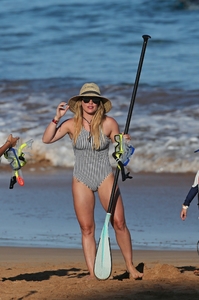 hilary-duff-on-the-beach-in-maui-hawaii-08032017-20.jpg