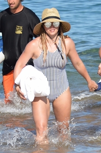 hilary-duff-on-the-beach-in-maui-hawaii-08032017-26.jpg