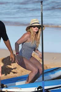 hilary-duff-on-the-beach-in-maui-hawaii-08032017-28.jpg