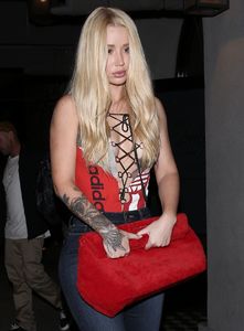 iggy-azalea-leaving-craig-s-in-west-hollywood-08-20-2017-0.jpg
