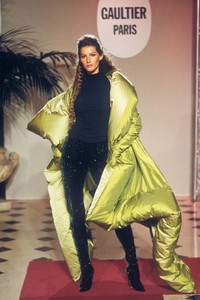 jean-paul-gaultier-hc-fw-1999-1.thumb.jpg.5ac91c15a1f81678596ab3bb7f285f60.jpg