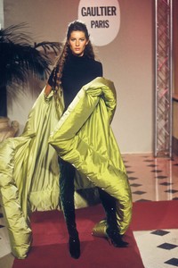 jean-paul-gaultier-hc-fw-1999-2.thumb.JPEG.f26305dfdc5af8139bb9f6a04e133010.JPEG