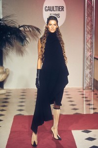 jean-paul-gaultier-hc-fw-1999-3.thumb.JPEG.c01940e95588f334e24aa153a2b083fb.JPEG