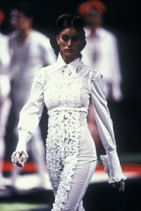 jean-paul-gaultier-ss-1992-2_1.thumb.jpg.022a76664516e66865fb54f30e76b578.jpg