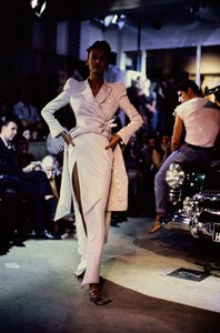 john-galliano-ss-1995-1.thumb.jpg.8e4e62aa1da7ff23f62e8fa8400dfac8.jpg