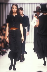 karl-lagerfeld-ss-1989-1.thumb.jpg.a6017987ec2345ac7162b2b29dc7d13e.jpg