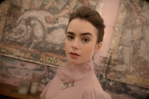 lily-collins-skincare.thumb.jpg.a3829ef7db132f5acb0b71c5a159bd98.jpg