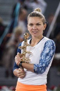 simona-halep-mutua-madrid-open-tennis-may-2017-1.jpg