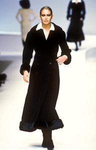valentino-fw-1996-9.thumb.png.b60e6a6521c99d67059011c687b10aa4.png