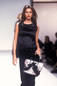 13_valentino-fw-2000-14_html.thumb.JPEG.dc1b1aae962902123c1badf50e42c2f8.JPEG