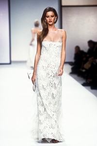 18_valentino-fw-2000-19_html.thumb.JPEG.f4d3d77a5112f76de28b7ceba7fdd5ef.JPEG