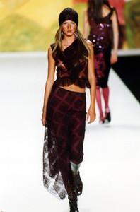 1_anna-sui-fw-2000-2_html.thumb.JPEG.881ddf1ddb7cffb1c976a8b91f6fe78a.JPEG