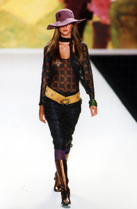 2_anna-sui-fw-2000-3_html.thumb.JPEG.a47fc08758e379757fcdcf6b812b9daa.JPEG