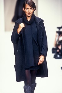 2_cerruti-fw-1994-3_html.thumb.JPEG.f6100817539213a780e2401f975839a8.JPEG