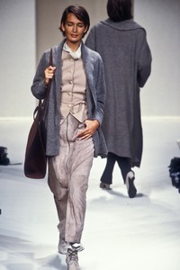 4_cerruti-fw-1994-5_html.thumb.JPEG.d2618bd5f46a61638ce4d69e52033f40.JPEG