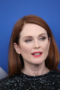 50700615_picturepub_juliannemoore_02sep2017_vff_suburbicon_photocall__27_.jpg