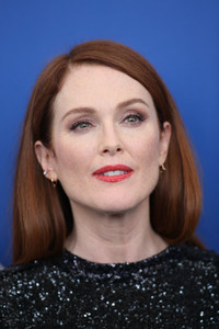 50700618_picturepub_juliannemoore_02sep2017_vff_suburbicon_photocall__29_.jpg
