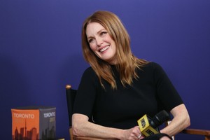 51298365_julianne-moore-005.jpg