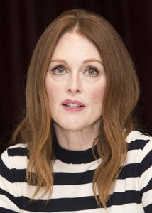 51328027_julianne-moore-015.jpg