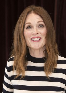 51328034_julianne-moore-016.jpg