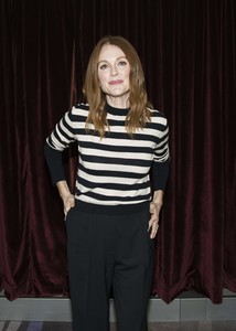 51328076_julianne-moore-020.jpg