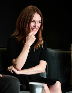 51425491_julianne-moore006.thumb.jpg.7729faa144377929075aa39221227231.jpg