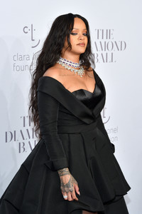 51616798_rihanna-8.jpg