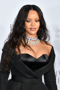 51616868_rihanna-34.jpg