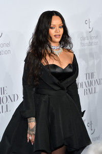 51616875_rihanna-37.jpg