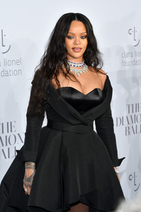 51616879_rihanna-38.jpg