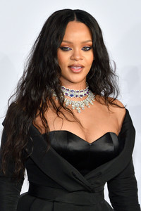 51616880_rihanna-39.jpg