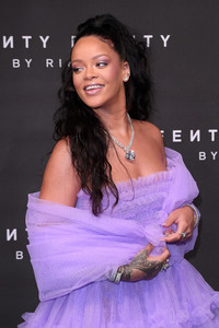 52092757_rihanna-2.jpg