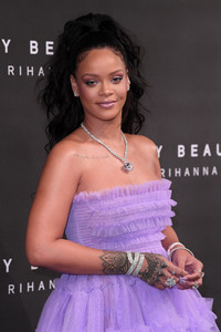 52092767_rihanna-6.jpg