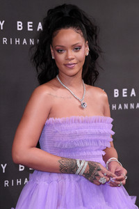 52092784_rihanna-10.jpg