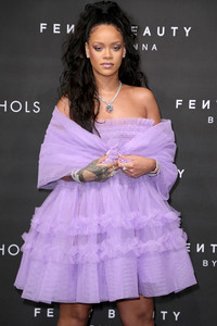 52092810_rihanna-16.jpg
