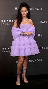 52092909_rihanna-34.jpg