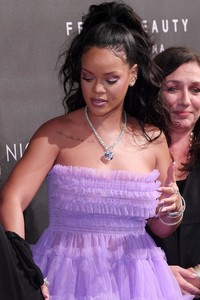 52092912_rihanna-36.jpg