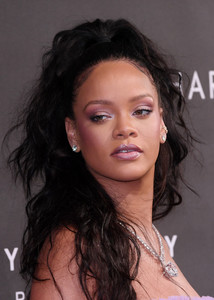 52092918_rihanna-38.jpg