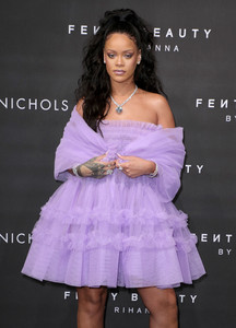 52092921_rihanna-39.jpg
