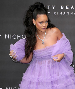 52092928_rihanna-41.jpg