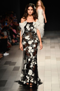 59ba744442f6c_MarchesaRunwaySeptember2017NewYorkFashiongcNguWb2gH5x.thumb.jpg.65e12643e63c4f4738ef176526e766fa.jpg